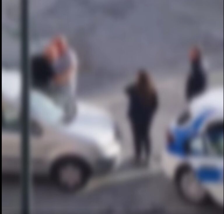 VIDEO Napoli, a Secondigliano automobilista minaccia agente Polizia Municipale